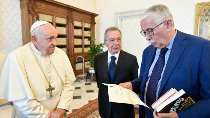 “La disinformazione è peccato”: la nuova lezione di Papa Francesco ai media italiani