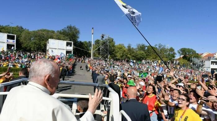 Gmg. Mezzo milione di ragazzi abbraccia il Papa. Francesco: “Sono felice di questo chiasso!”