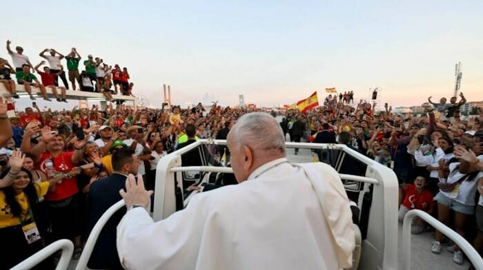 Gmg. Nella notte di Lisbona un milione di giovani prega col Papa: “La gioia è missionaria”