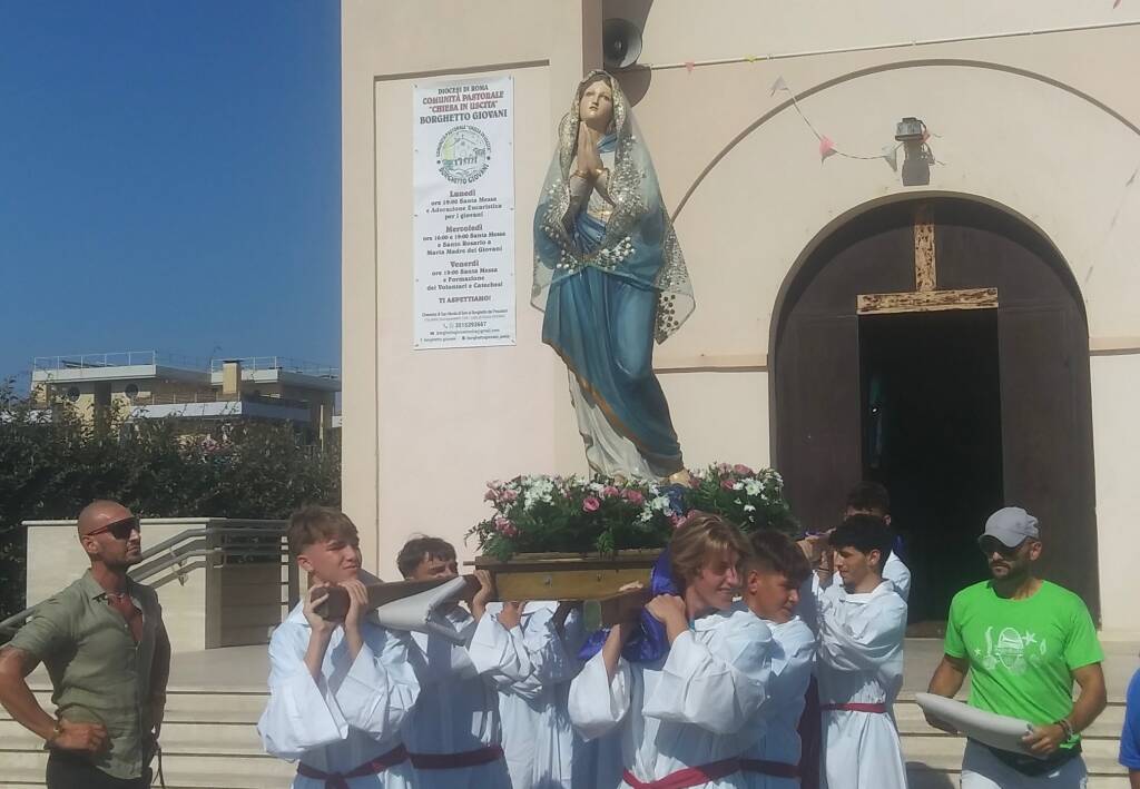 Stella Maris, la Madonna portata in processione nel mare di Ostia