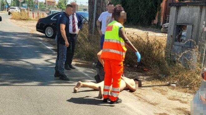 Choc all’Isola Sacra: uomo nudo sulla rotonda alla “Madonnella”