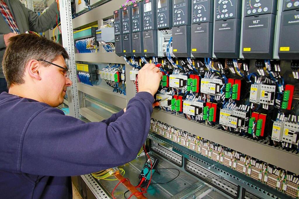 La gestione dell’impianto elettrico aziendale: alcune linee guida per evitare di commettere errori spiacevoli
