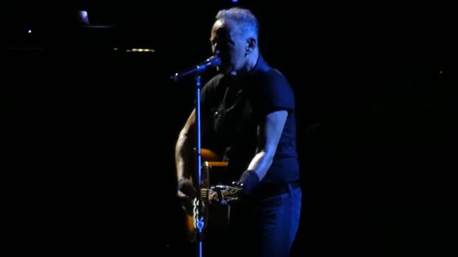 Bruce Springsteen sta male: rinviate al 2024 le date del tour
