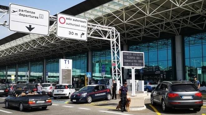 È ai domiciliari ma fa da “taxi” in aeroporto:  ri-arrestata a Fiumicino