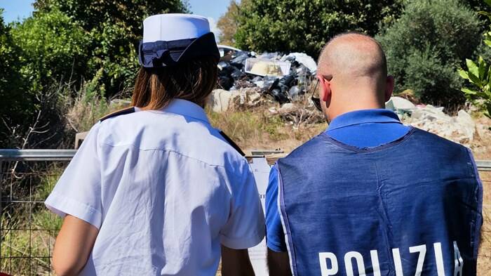 Fiumicino, scoperta maxi-discarica abusiva di rifiuti pericolosi: al via la bonifica