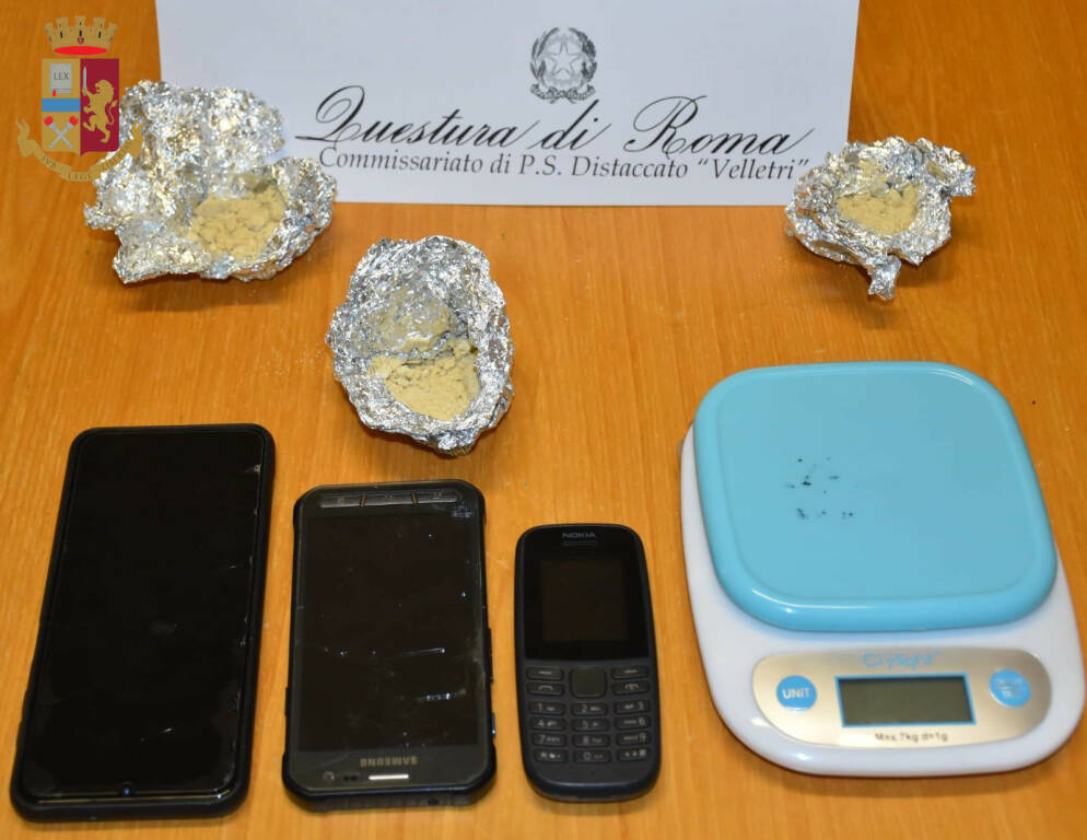 Roma, la droga viaggia sui social: listino prezzi su Telegram e spedizioni anche fuori regione