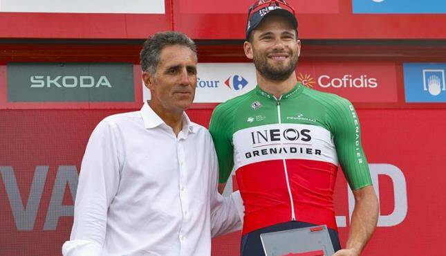 Ciclismo, Ganna vince la cronometro alla Vuelta e incontra Indurain: “Mi è mancato il respiro…”