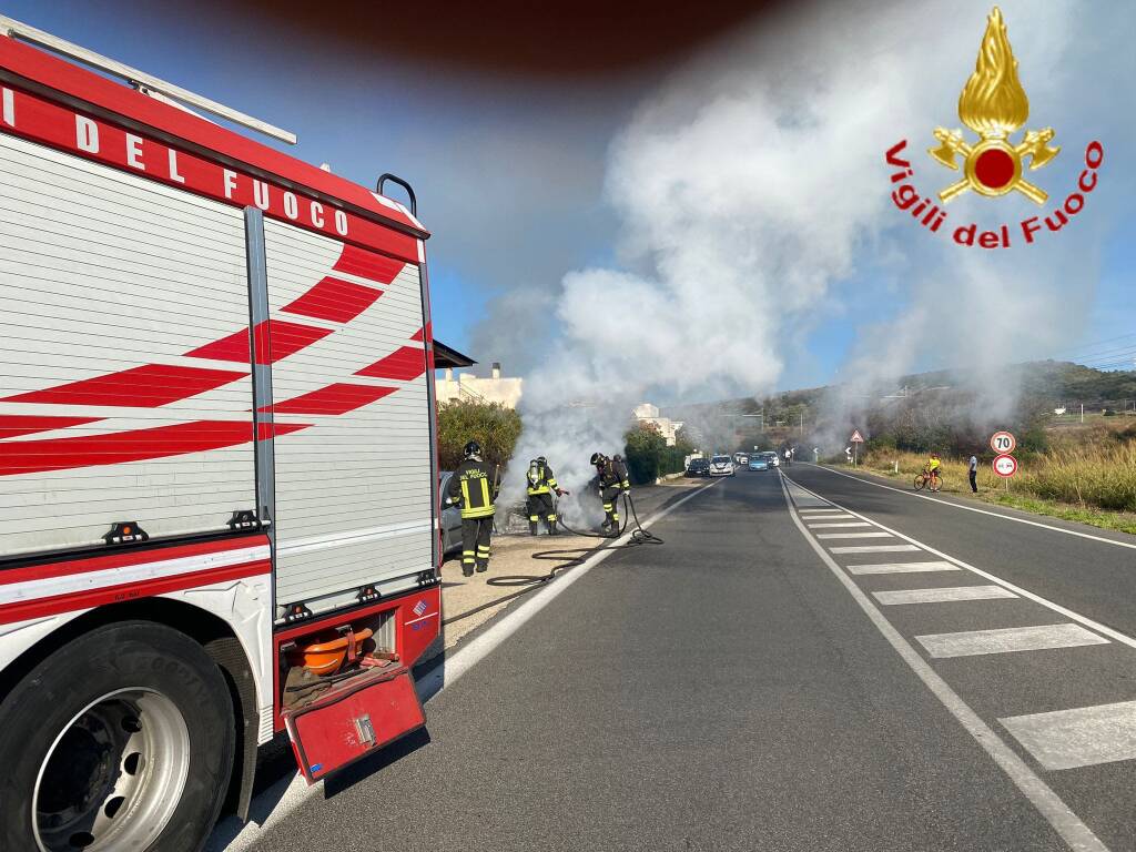 Paura a Santa Marinella: in fiamme una macchina sull’Aurelia