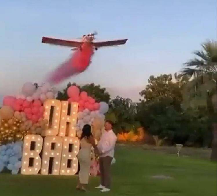 Baby shower finisce in tragedia: l’aereo col fumogeno precipita e il pilota muore – VIDEO