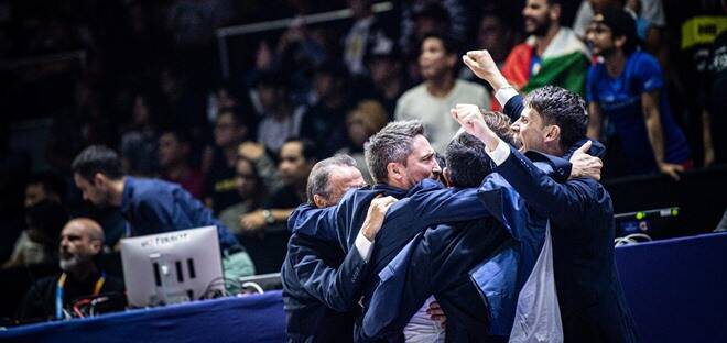 L’Italbasket ai quarti di finale al Mondiale, Pozzecco in lacrime: “Non ci credeva nessuno”