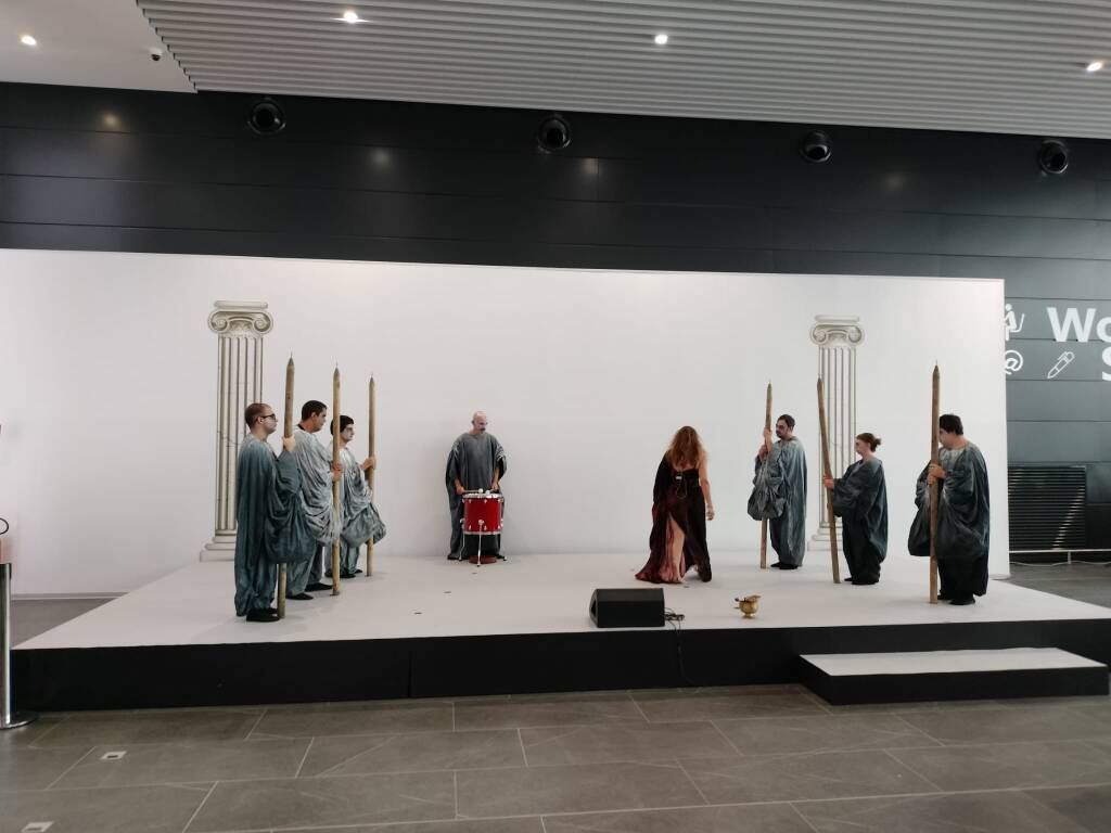 L'aeroporto di Fiumicino diventa un teatro per disabili: va in scena "Medea"