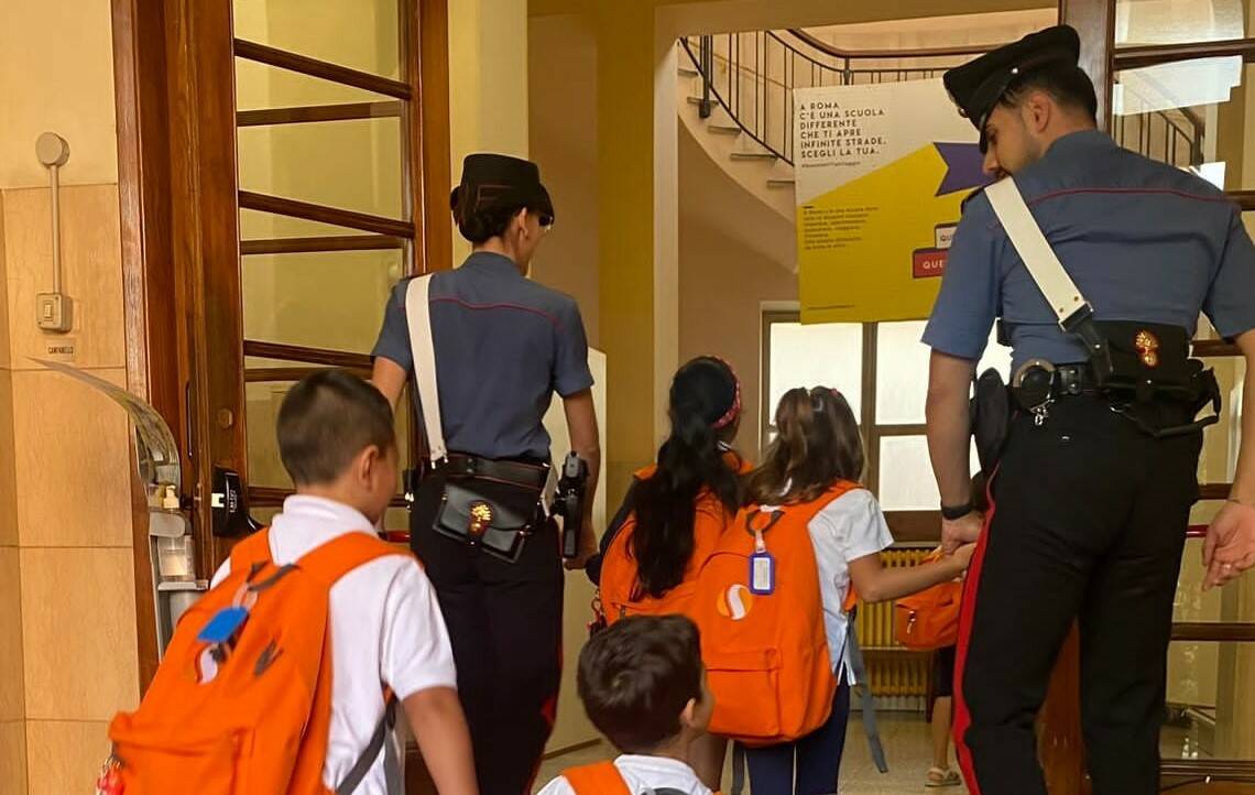 Lotta a bullismo e spaccio: i Carabinieri "professori" di sicurezza nelle scuole di Roma