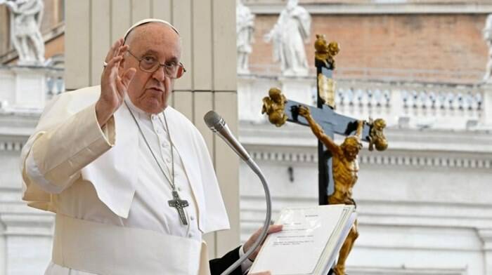 Il Papa bacchetta l’Occidente: “Basta colonialismo economico, basta soffocare l’Africa”