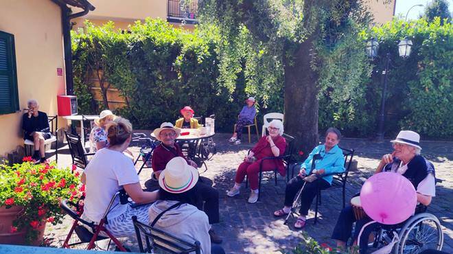 Residence Galileo a Rocca Priora: monitoraggio costante degli ospiti e contatto con le famiglie