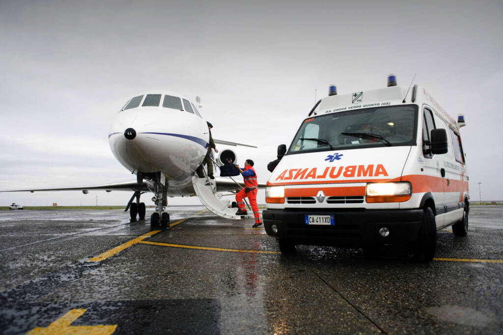 Sull&#8217;aereo della speranza: in viaggio con i piloti dei voli salva-vita