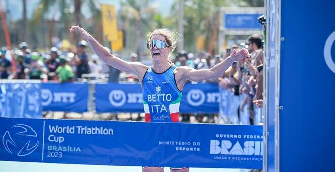 Coppa del Mondo di Triathlon, Alice Betto vince l’oro a Brasilia