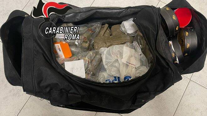 Ostia Antica, beccati con oltre 30 chili di droga: giovani pusher in manette