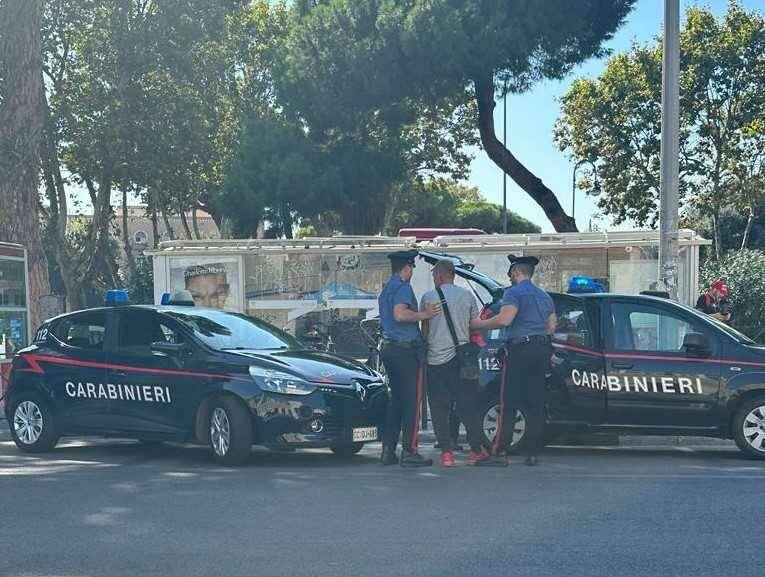 Criminali a spasso e droga “dello sballo” nelle strade di Ostia: arresti e denunce