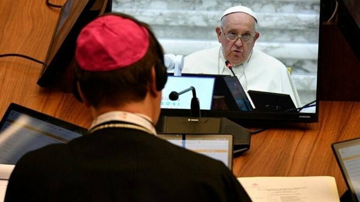 Partono i lavori del Sinodo, il Papa: “Ora la Chiesa è in pausa, in ascolto dello Spirito”