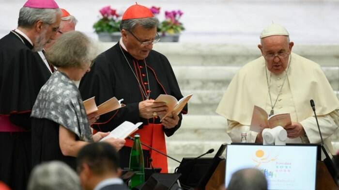 Il Papa chiude i lavori del Sinodo: “Frutti di comunione per l’umanità intera”