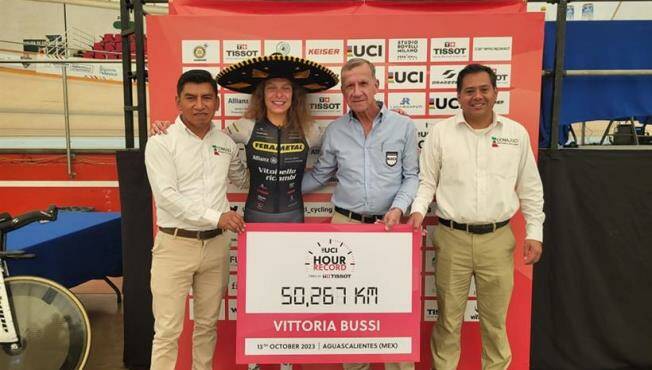 Ciclismo Femminile, Bussi conquista il record dell’ora dei 50 km/h: “Incredula”