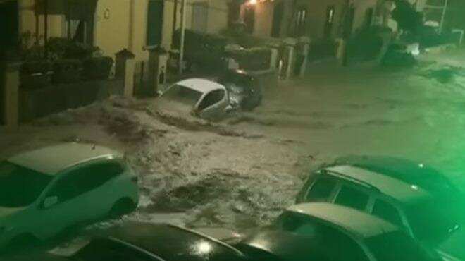 Alluvione in Toscana, esondano i fiumi: 5 morti e 4 dispersi – VIDEO