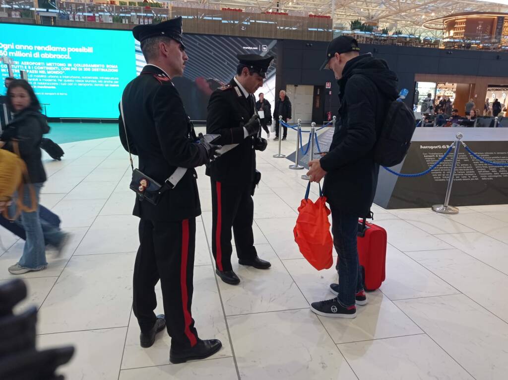 Fiumicino, furti ai duty free dell’aeroporto: denunciati 7 viaggiatori