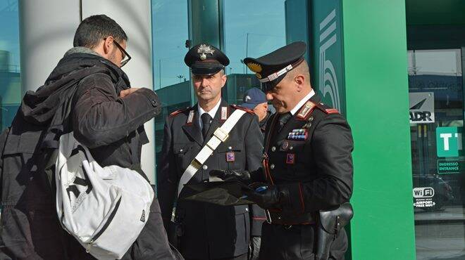 Fiumicino, shopping gratis al duty free dell’aeroporto: denunciati 6 turisti