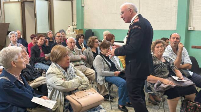 Roma Sud, Carabinieri “in cattedra” insegnano ai nonni a guardarsi dalle truffe