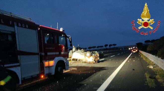 Incidente all’alba sull’autostrada A12: tragedia sfiorata, 4 veicoli coinvolti