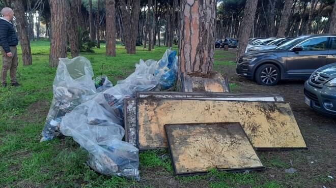 Ostia, il progetto volontario “Noi” ripulisce un’area della pineta Acque Rosse
