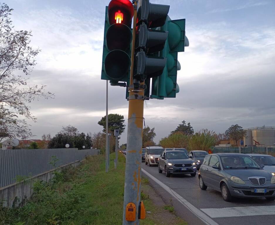 Semafori di Via Aurelia a Cerenova, installato il sistema di chiamata pedonale