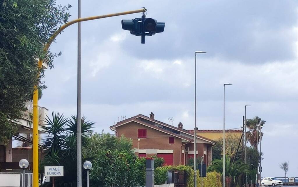 Terracina, in funzione il nuovo semaforo luminoso tra via Friuli Venezia Giulia e Viale Europa
