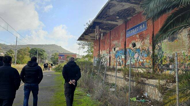 Stazione ferroviaria di Terracina: sopralluogo con i tecnici di Rfi per la riqualificazione dei locali