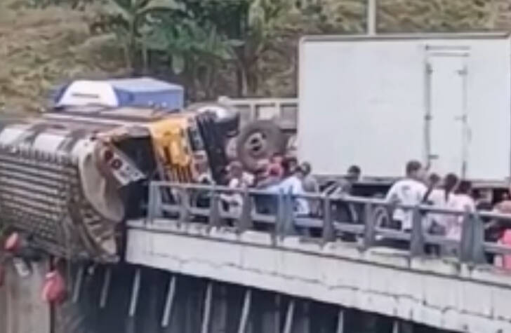 Autobus si ribalta su un ponte in Nicaragua: morti 10 bambini