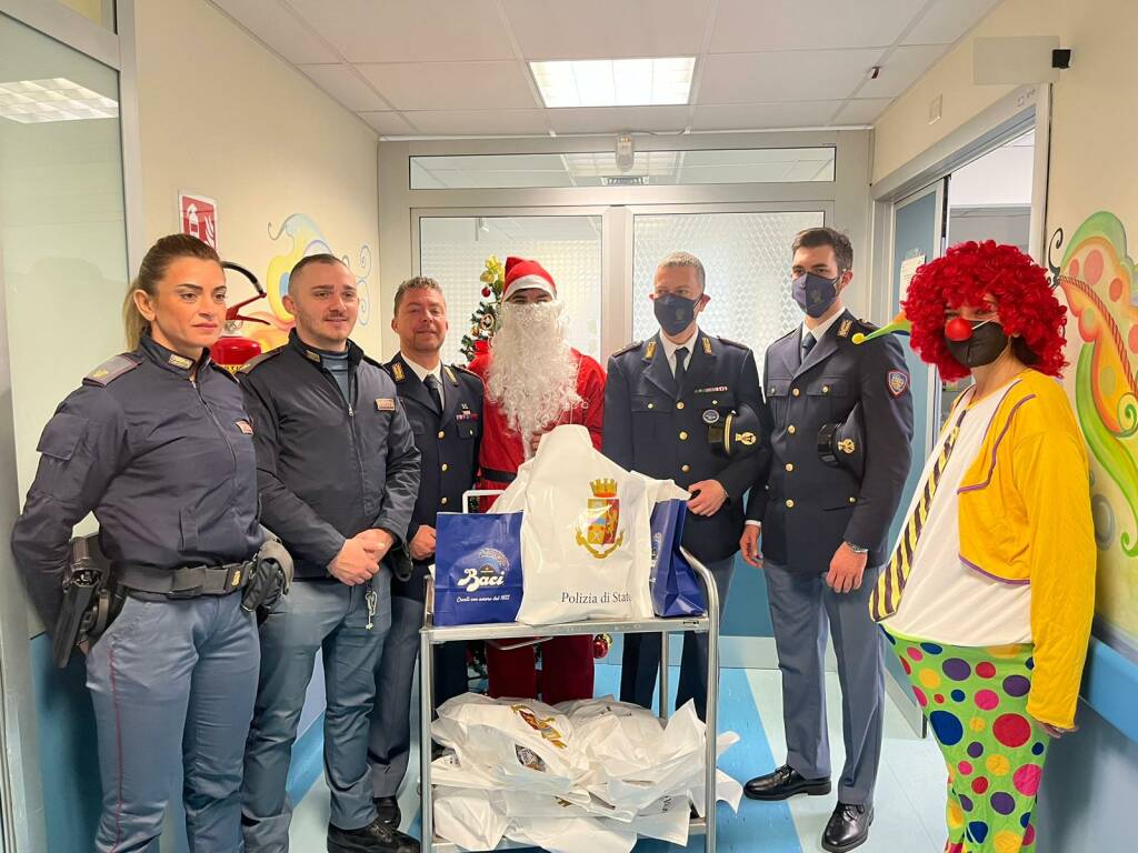 babbo natale-polizia al pertini