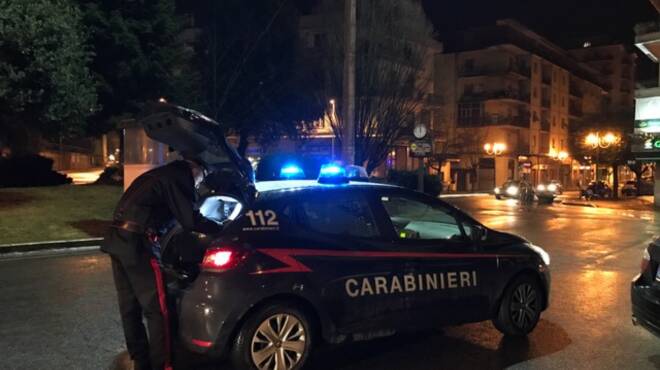Roma, schiaffi e pugni davanti alla figlia di 9 anni: arrestato compagno violento