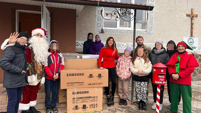 Claudia Conte in Ucraina: “Abbiamo donato agli orfani di Mariupol i regali dei bimbi italiani”