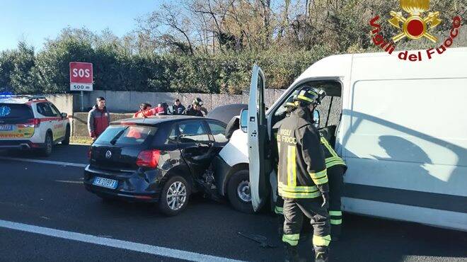 Maxi-incidente sul Raccordo: un morto e 6 feriti