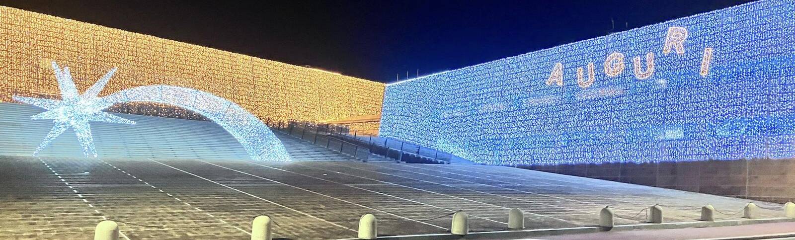 Fiumicino, il Palazzo comunale si rifà il look per Natale: luminarie e stella cometa