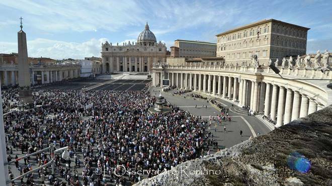 Allarme a Roma, tenta di entrare in piazza San Pietro armato di coltello