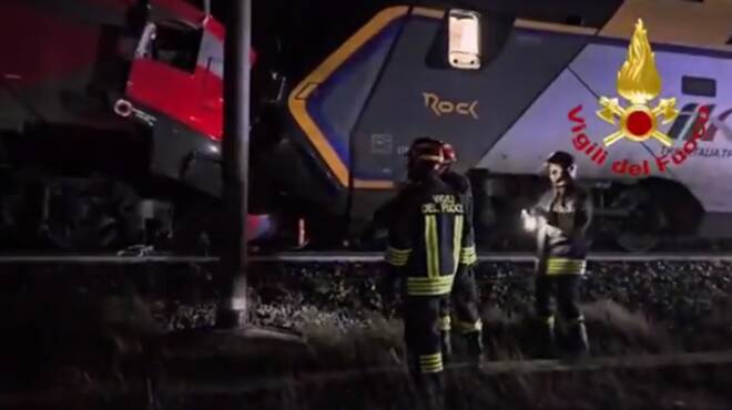 Scontro fra treni a Faenza: l’urto tra un regionale e un Intercity. 17 i feriti