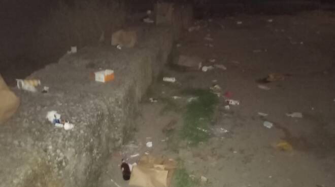 Terracina, rifiuti e incuria a Porto Badino: l’ira dei residenti