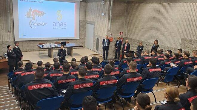 Allievi carabinieri a lezione di sicurezza stradale con Anas
