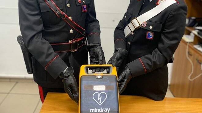 Roma, rubano un defibrillatore dalla metro C: arrestati