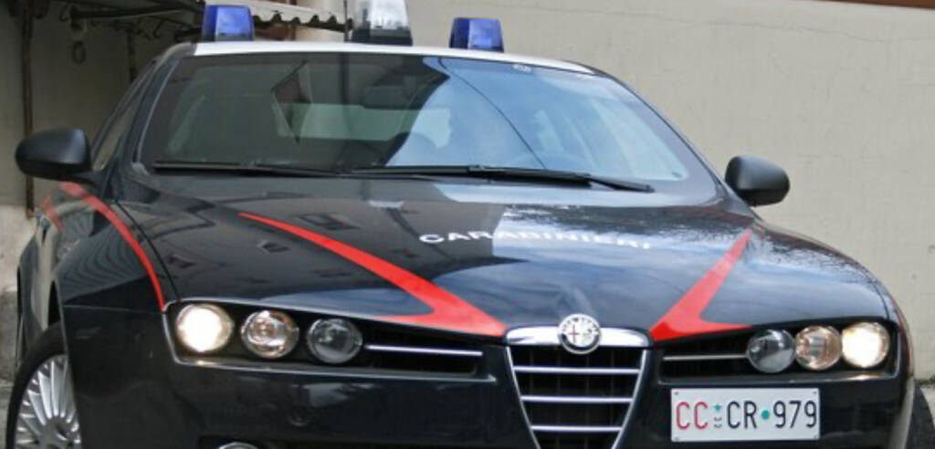 Truffa dello specchietto a Minturno Scauri. Ma i carabinieri la sventano: 2 denunce