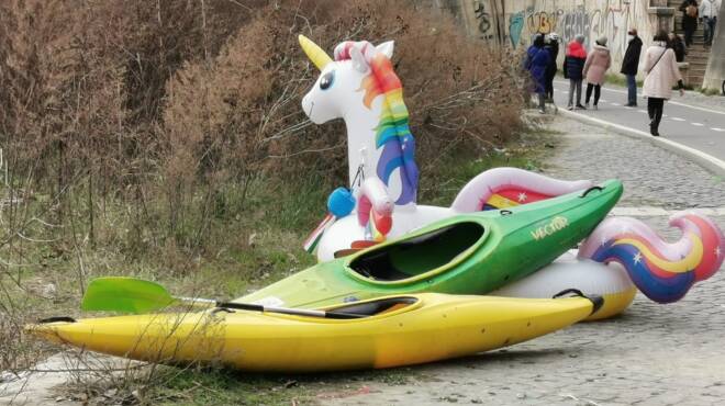 Roma, sul Tevere un carnevale di pace per bimbi e famiglie