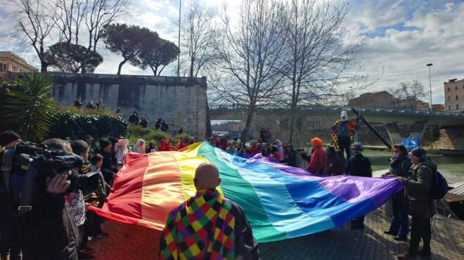 Roma, sul Tevere un carnevale di pace per bimbi e famiglie