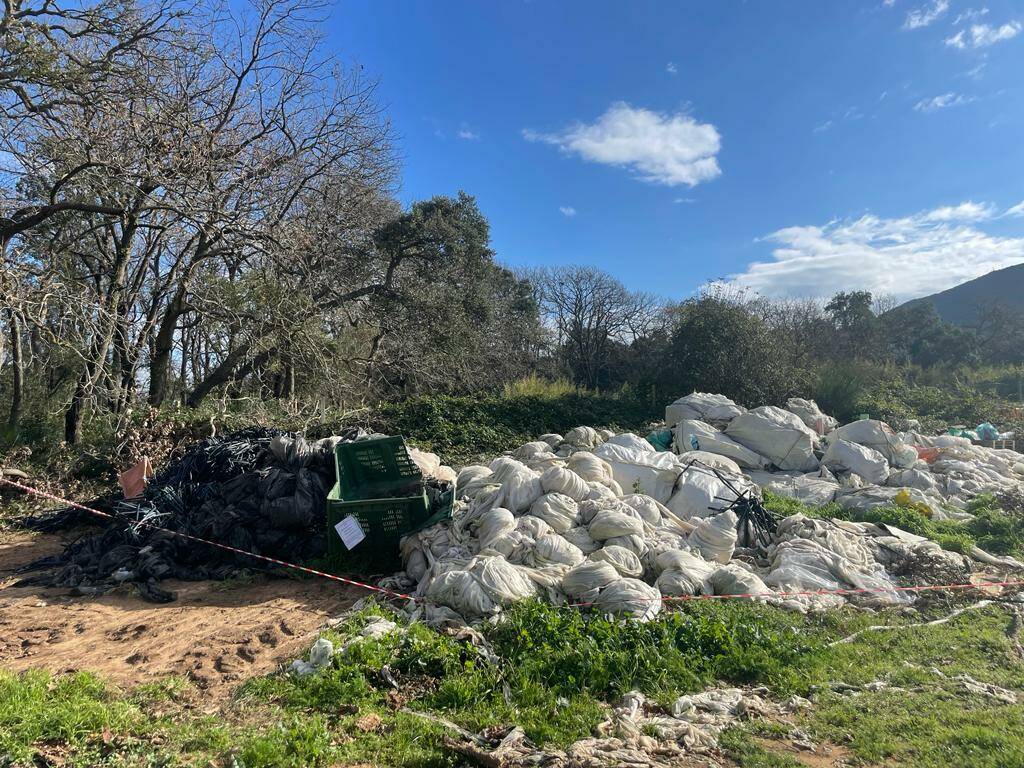 Sabaudia, sequestrata una discarica abusiva nel Parco del Circeo