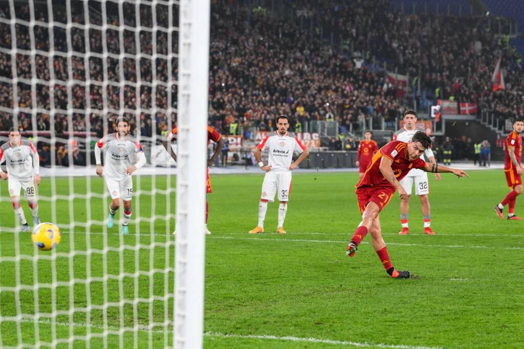 Coppa Italia. Lukaku-Dybala, Cremonese k.o: la Roma vola ai quarti